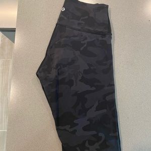 Lululemon - wunder under leggings - size 6